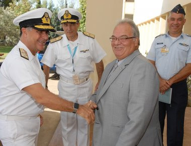 Επίσκεψη Α/ΓΕΝ αντιναυάρχου Ν. Τσούνη στην Ελληνική Αεροπορική Βιομηχανία (φωτό)